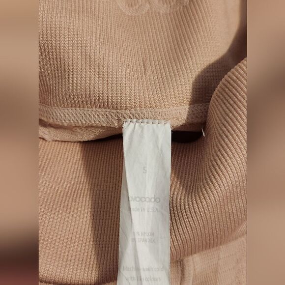 Avocado Serenity Shredded Leggings in Pale Pink Size Small - Picture 9 of 11